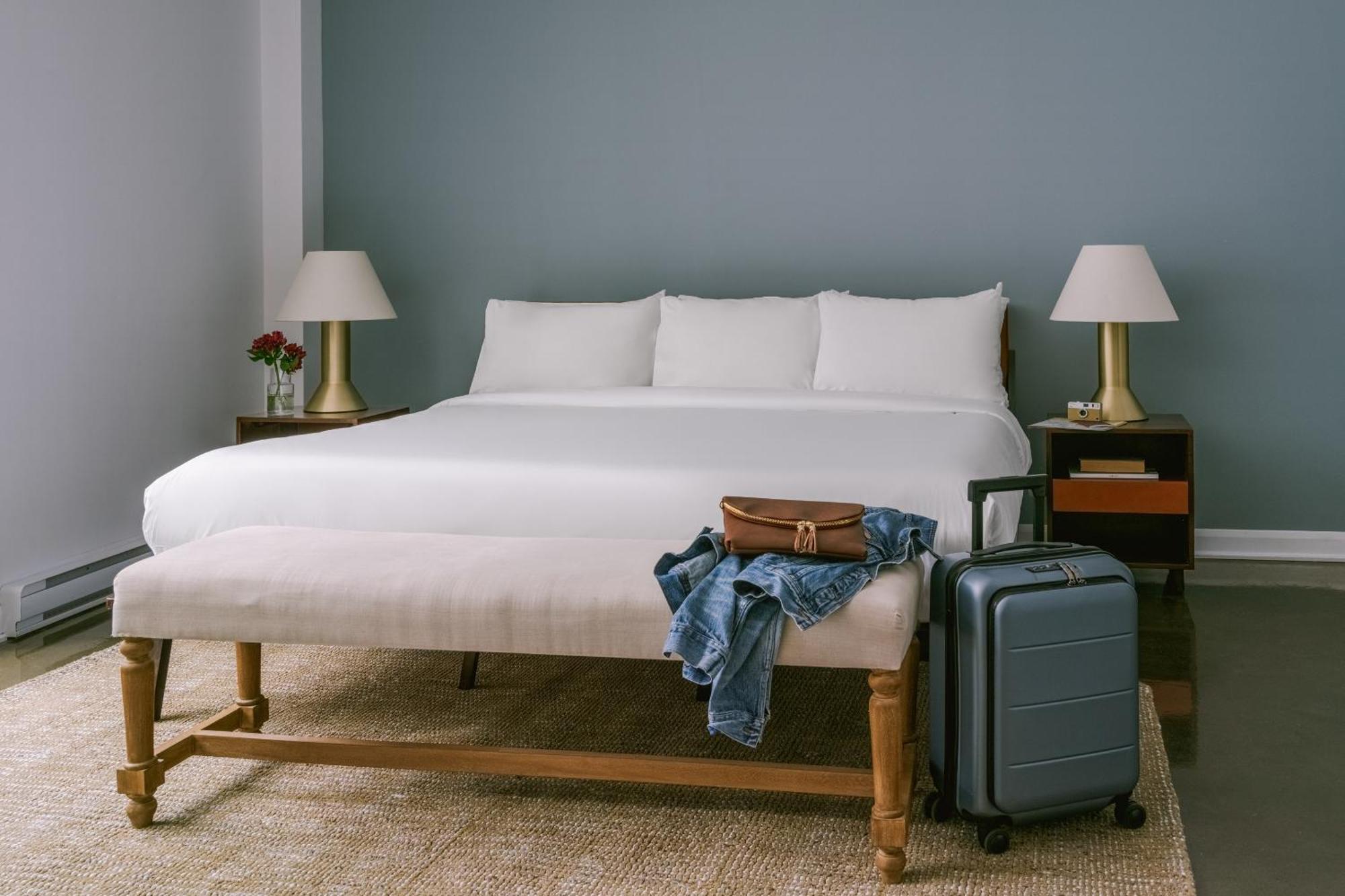 Sonder Penny Lane Aparthotel Монреал Екстериор снимка