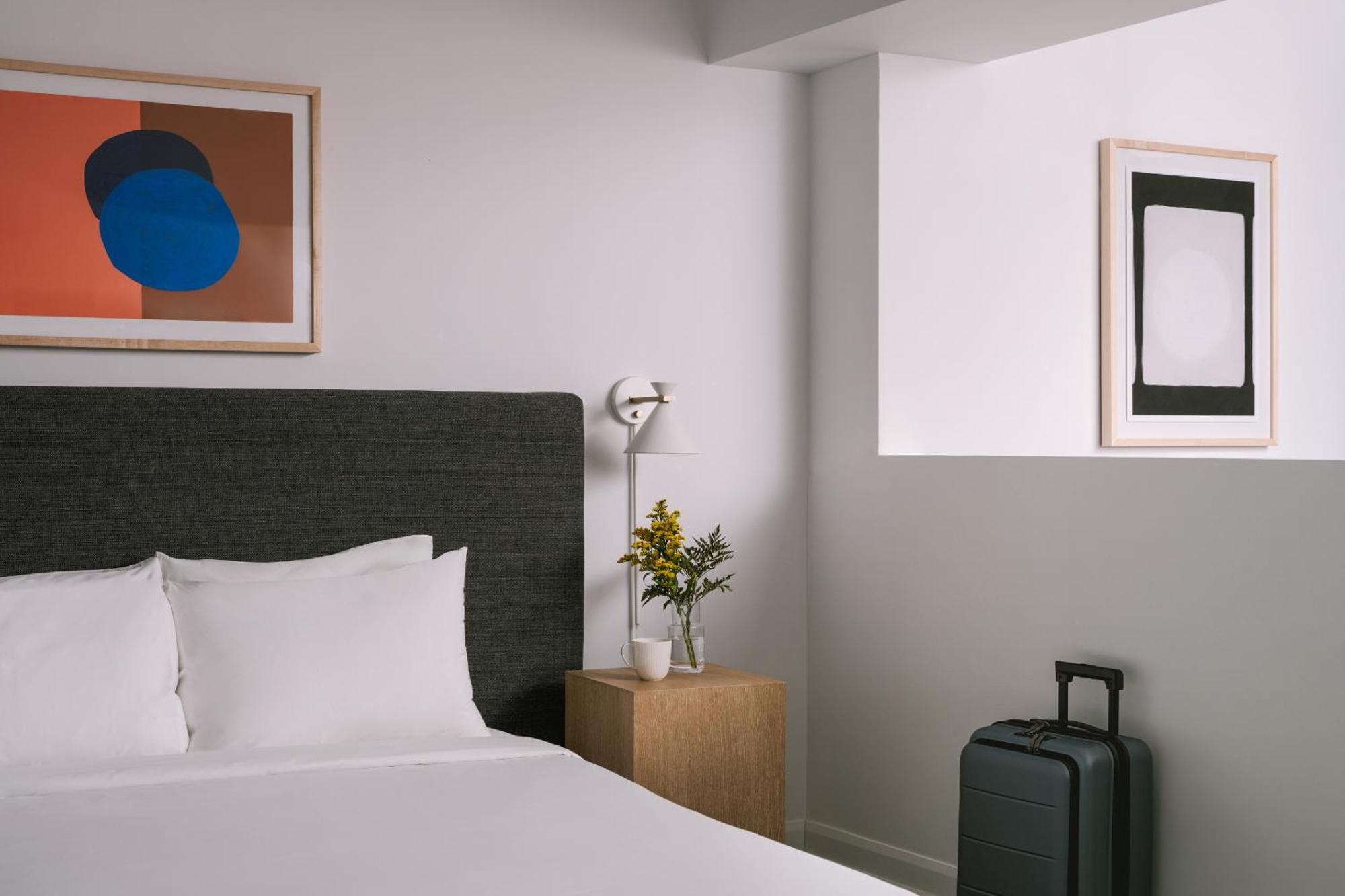 Sonder Penny Lane Aparthotel Монреал Екстериор снимка