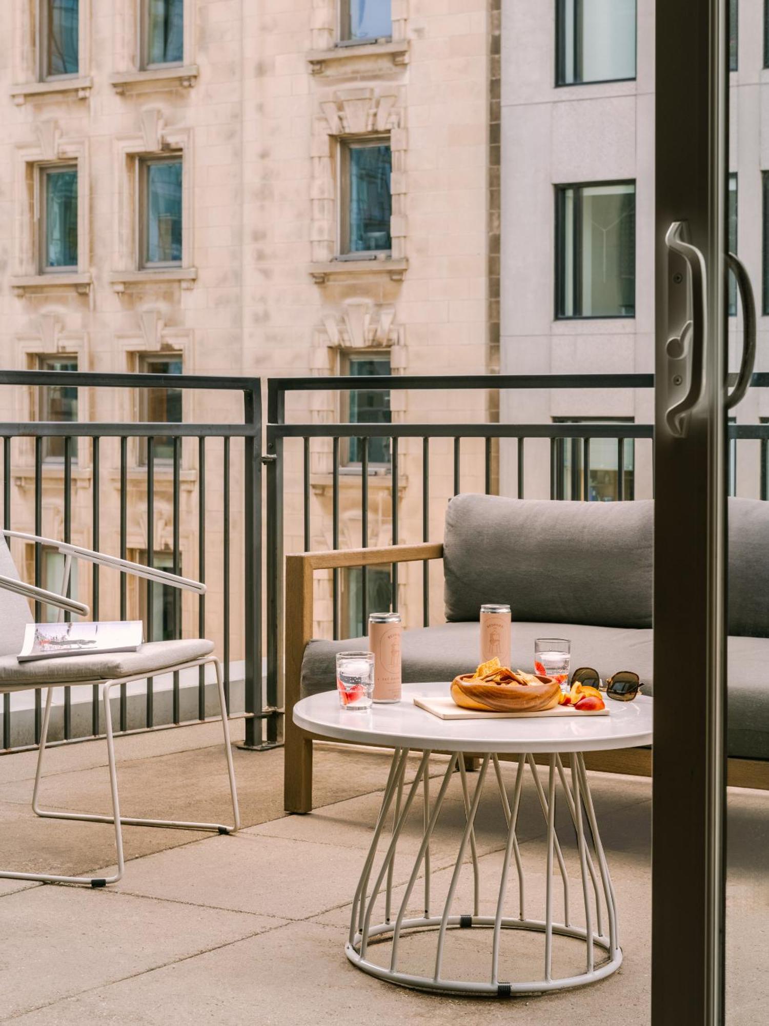 Sonder Penny Lane Aparthotel Монреал Екстериор снимка