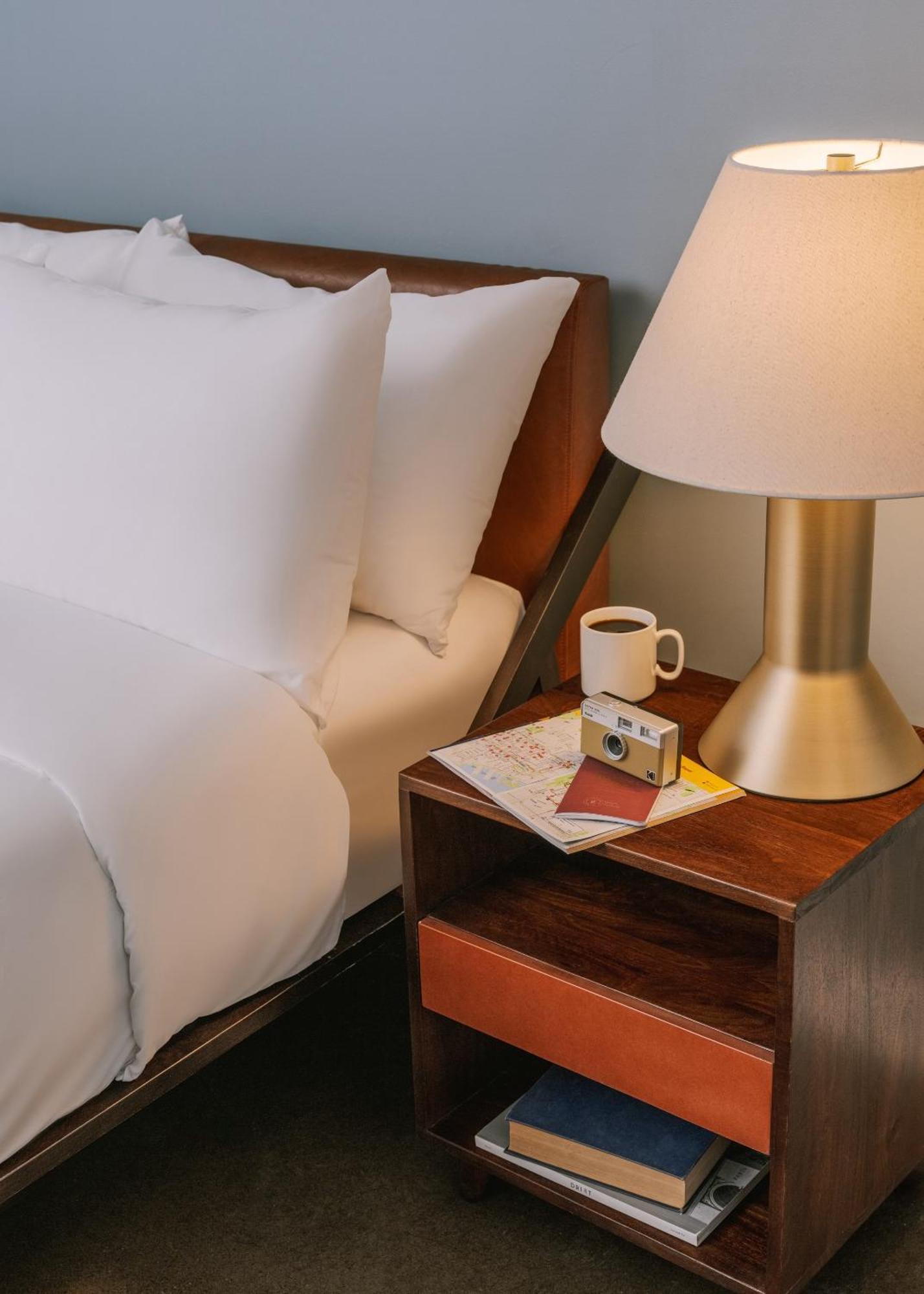 Sonder Penny Lane Aparthotel Монреал Стая снимка